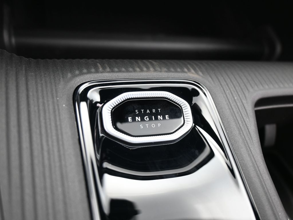 New 2026 Silver Zynith Clearcoat Jeep Overland image 19