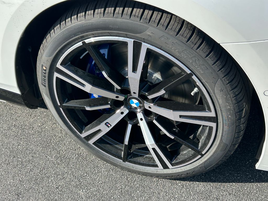 Thumbnail: 2026 BMW 5 Series - 3