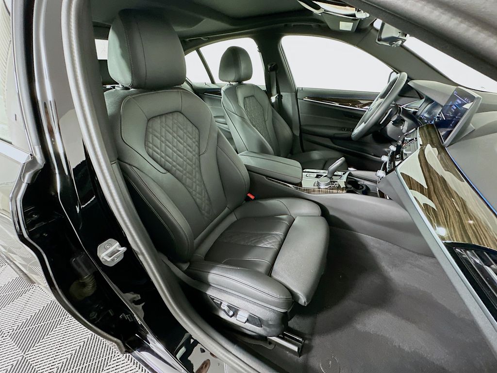 Thumbnail: 2023 BMW 5 Series - 29