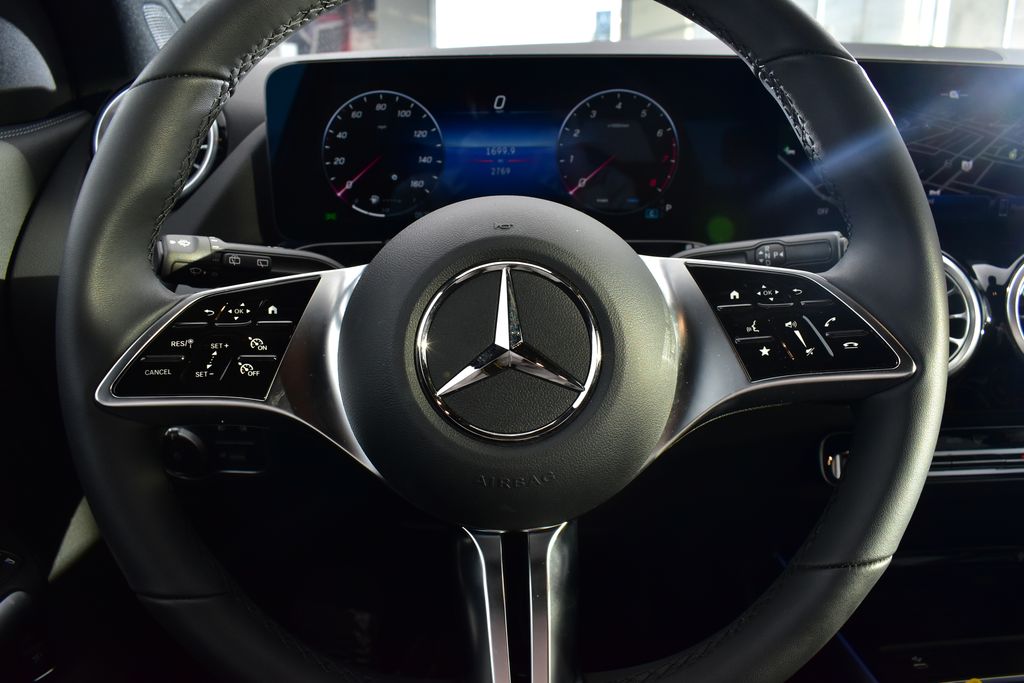 Thumbnail: 2025 Mercedes-Benz GLA - 15