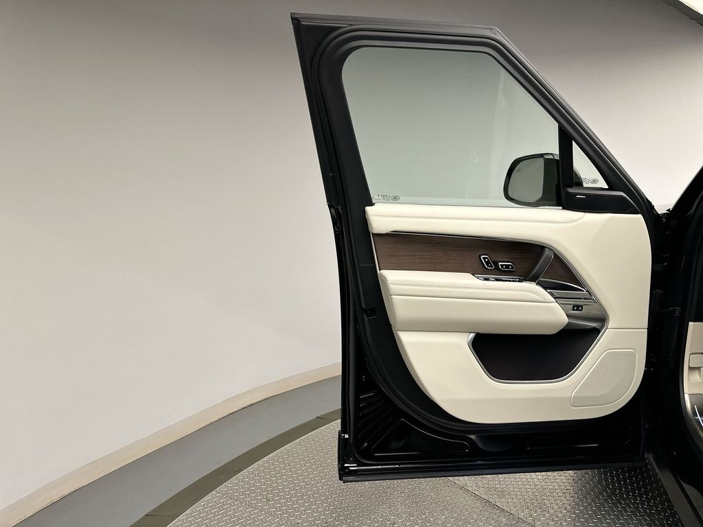 Thumbnail: 2025 Land Rover Range Rover - 8