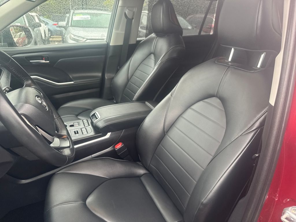 2022 Toyota Highlander XLE photo 16