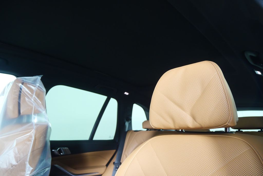 Thumbnail: 2026 BMW X5 - 12