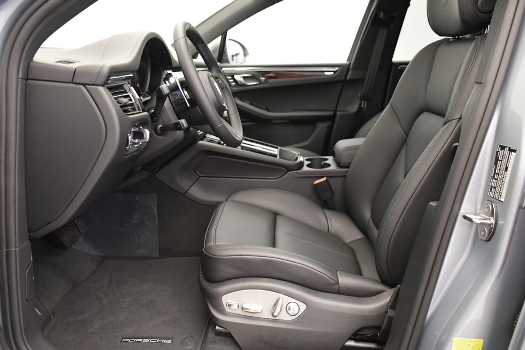 Thumbnail: 2026 Porsche Macan - 5