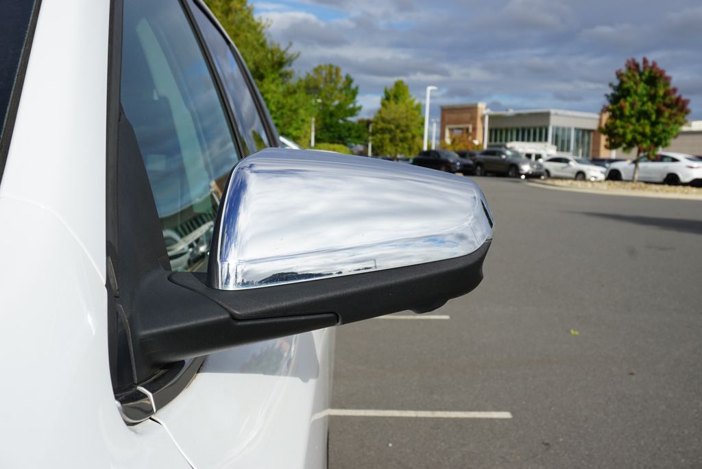 Thumbnail: 2019 Chevrolet Equinox - 12