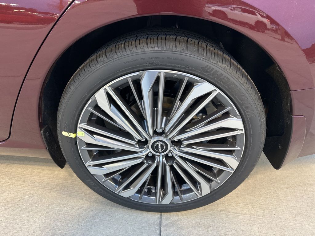 2025 Garnet Pearl Metallic Nissan Altima 2.5 SL FWD Sedan