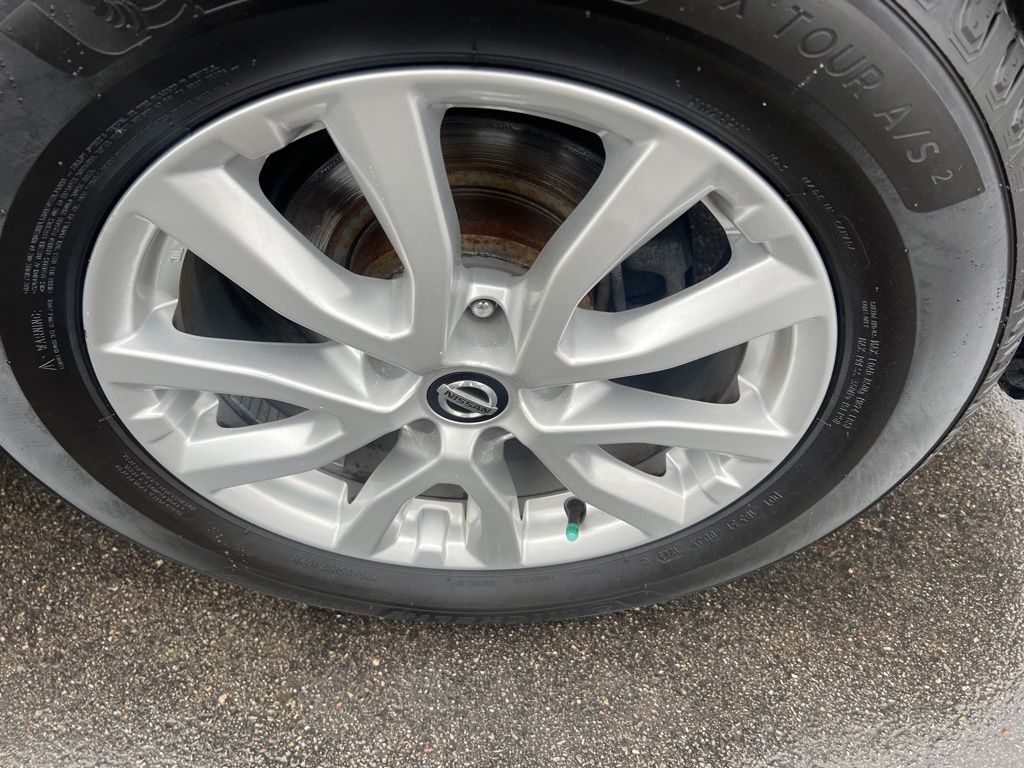 2020 Nissan Rogue SV photo