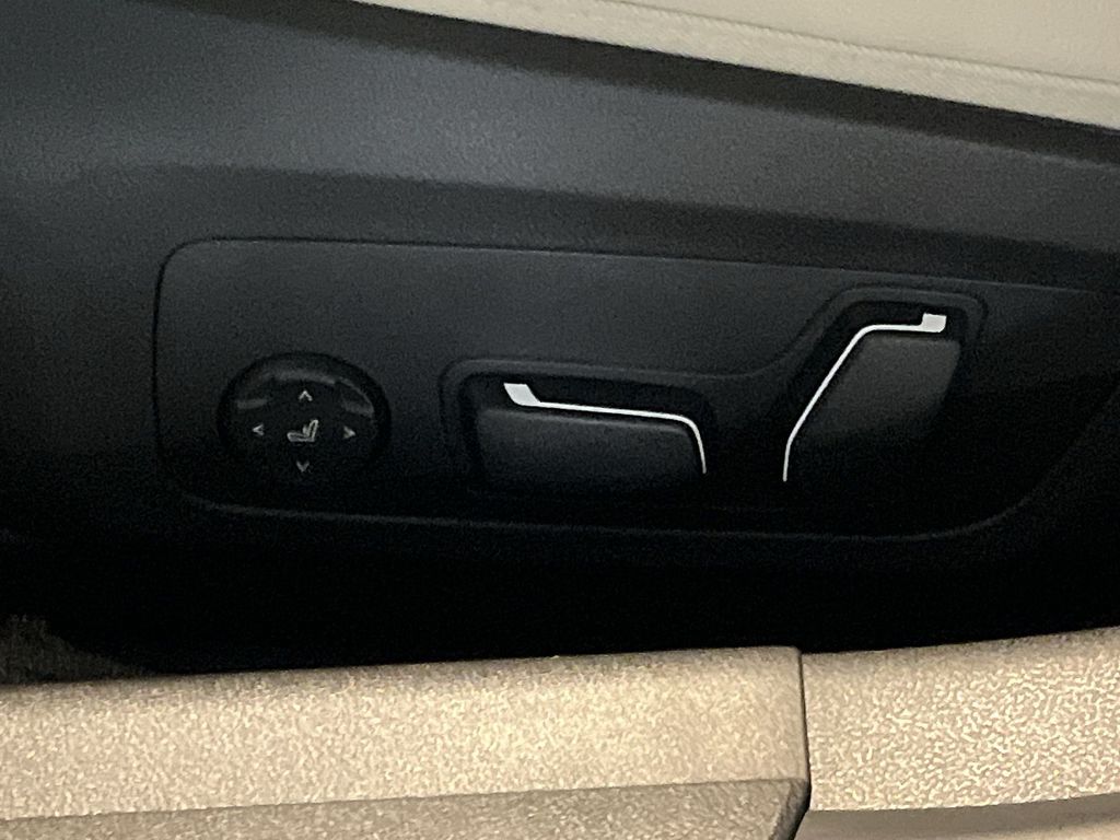 Thumbnail: 2025 BMW 3 Series - 12