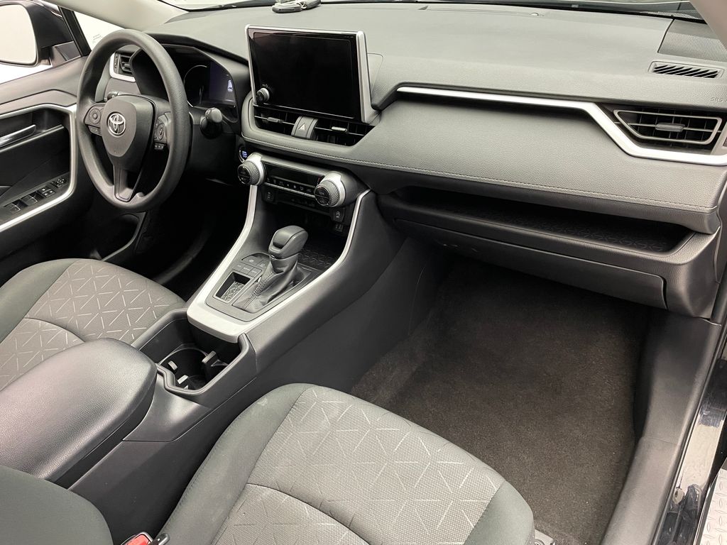 2024 Toyota RAV4 XLE 16