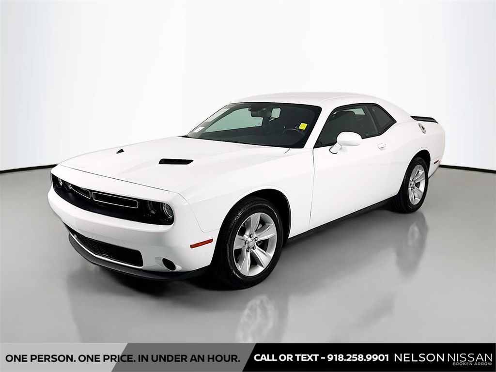 White Knuckle Clearcoat 2023 Dodge Challenger SXT RWD Coupe Rear-Wheel Drive 8-Speed Automatic