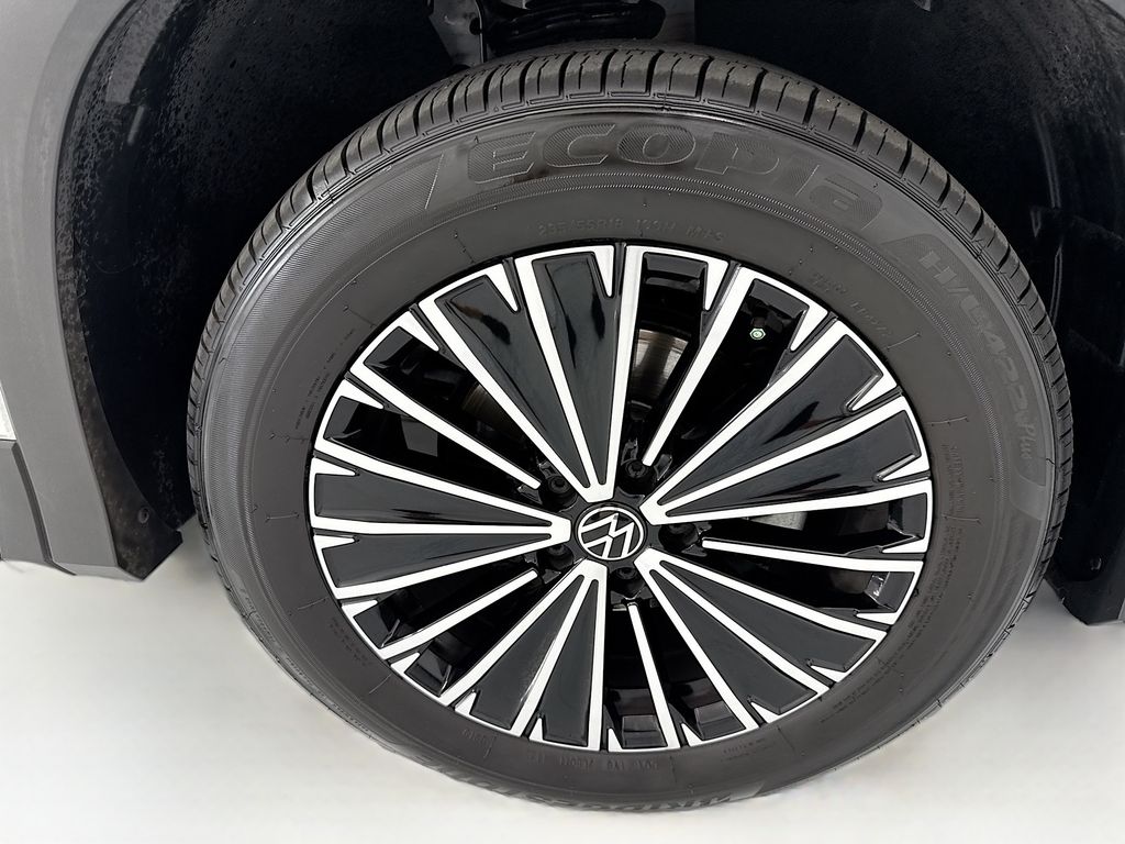 Thumbnail: 2025 Volkswagen Tiguan - 30