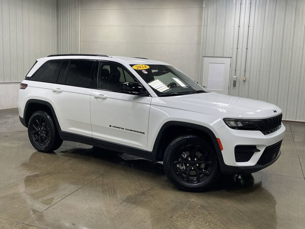 Bright White Clearcoat 2024 Jeep Grand Cherokee SUV / Crossover Four-Wheel Drive 8-Speed Automatic