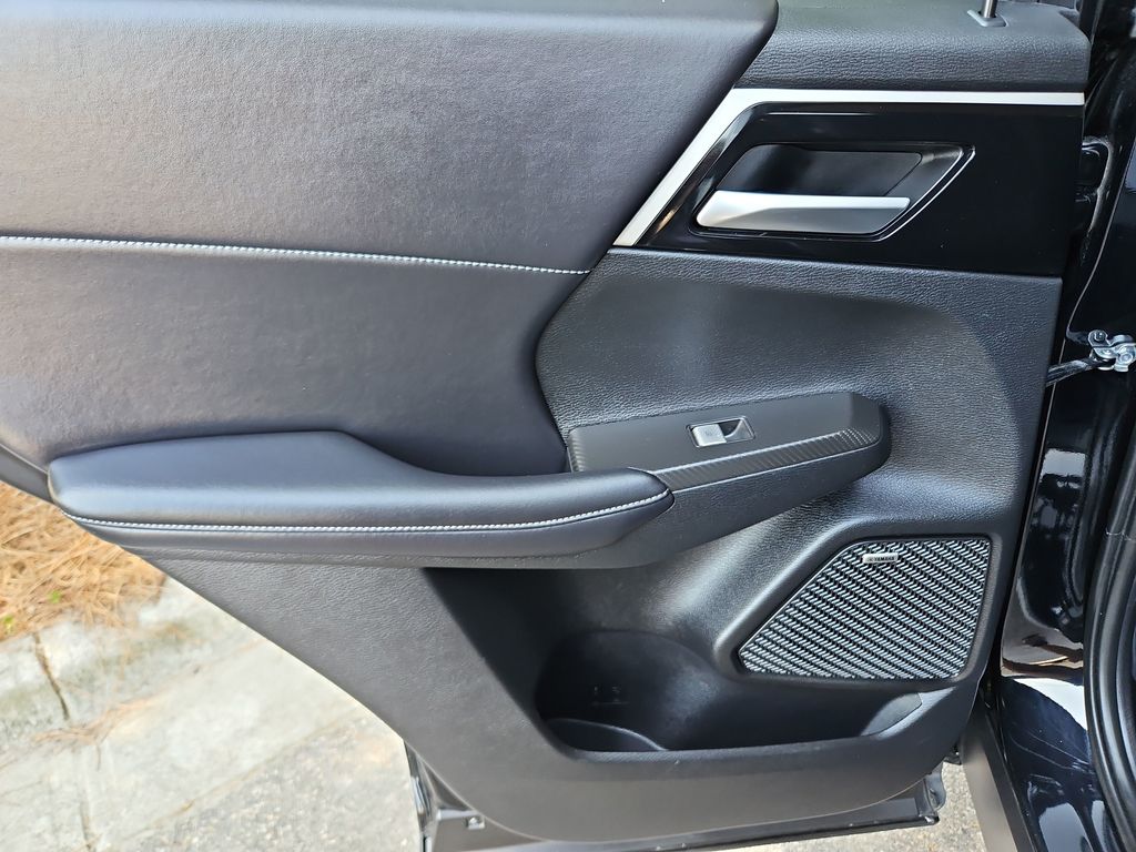 2025 Mitsubishi Outlander 29