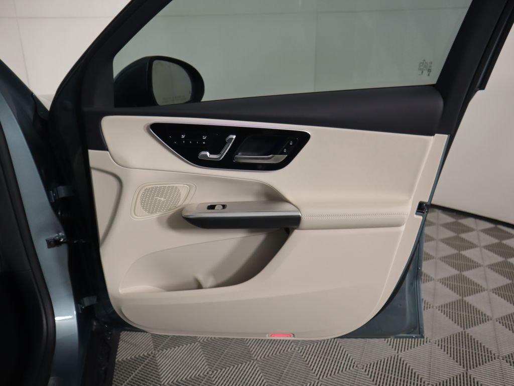 Used 2026 Silver Mercedes-Benz GLC 300 image 27
