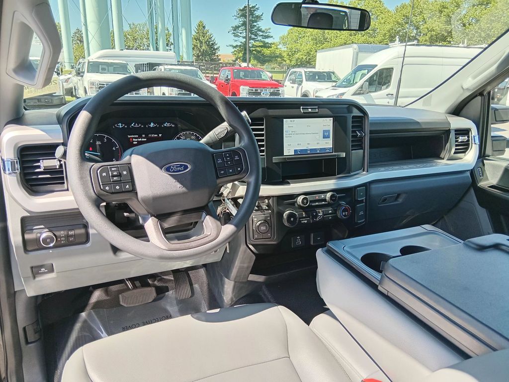 2025 Ford F-350 Chassis XL