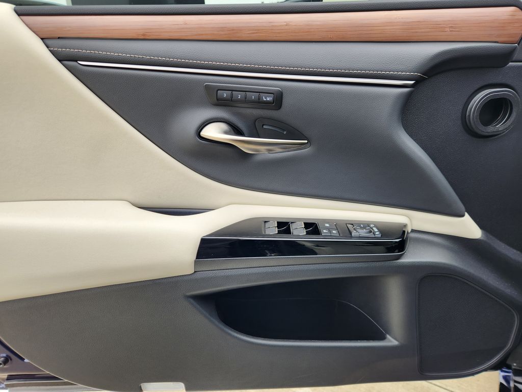 2025 Lexus ES 350  at Westside Lexus