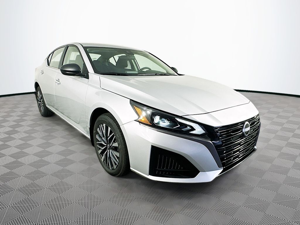 Silver 2026 Nissan Altima Sedan All-Wheel Drive Continuously Variable Transmission