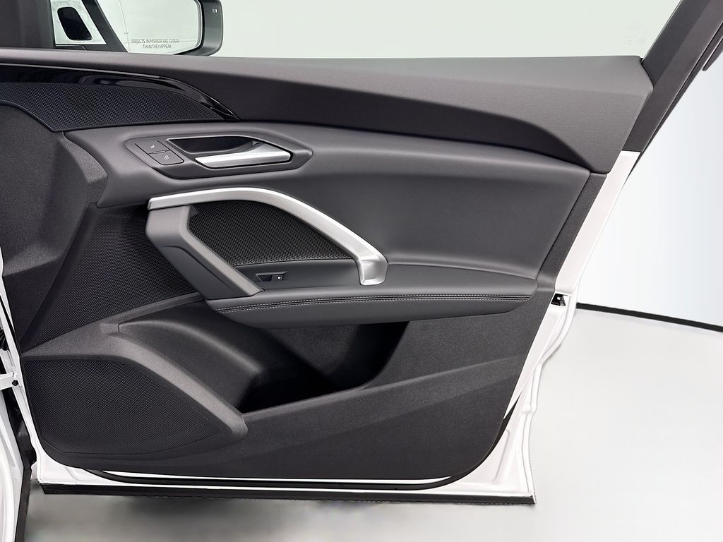 Thumbnail: 2025 Audi Q5 - 24