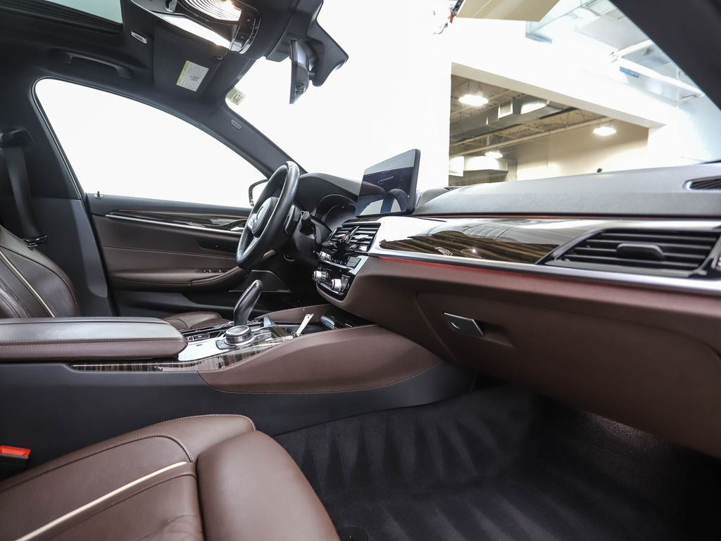2022 BMW 5 Series 540i xDrive 28