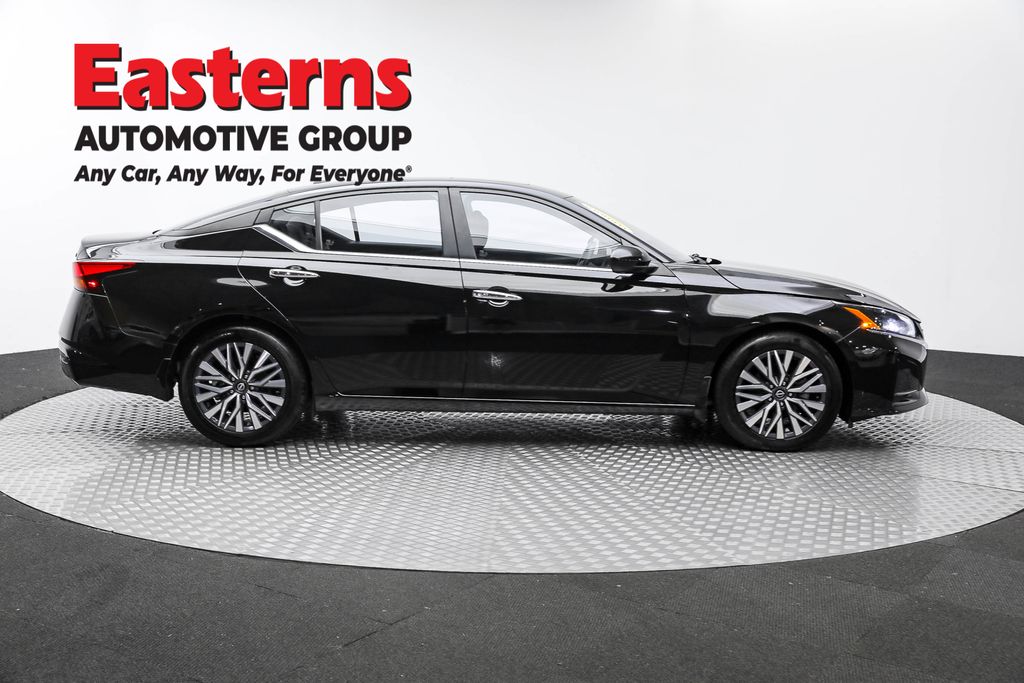 Used 2023 Black Nissan 2.5 SV image 4