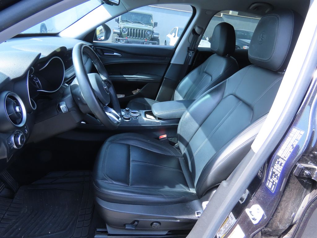 Thumbnail: 2021 Alfa Romeo Stelvio - 10