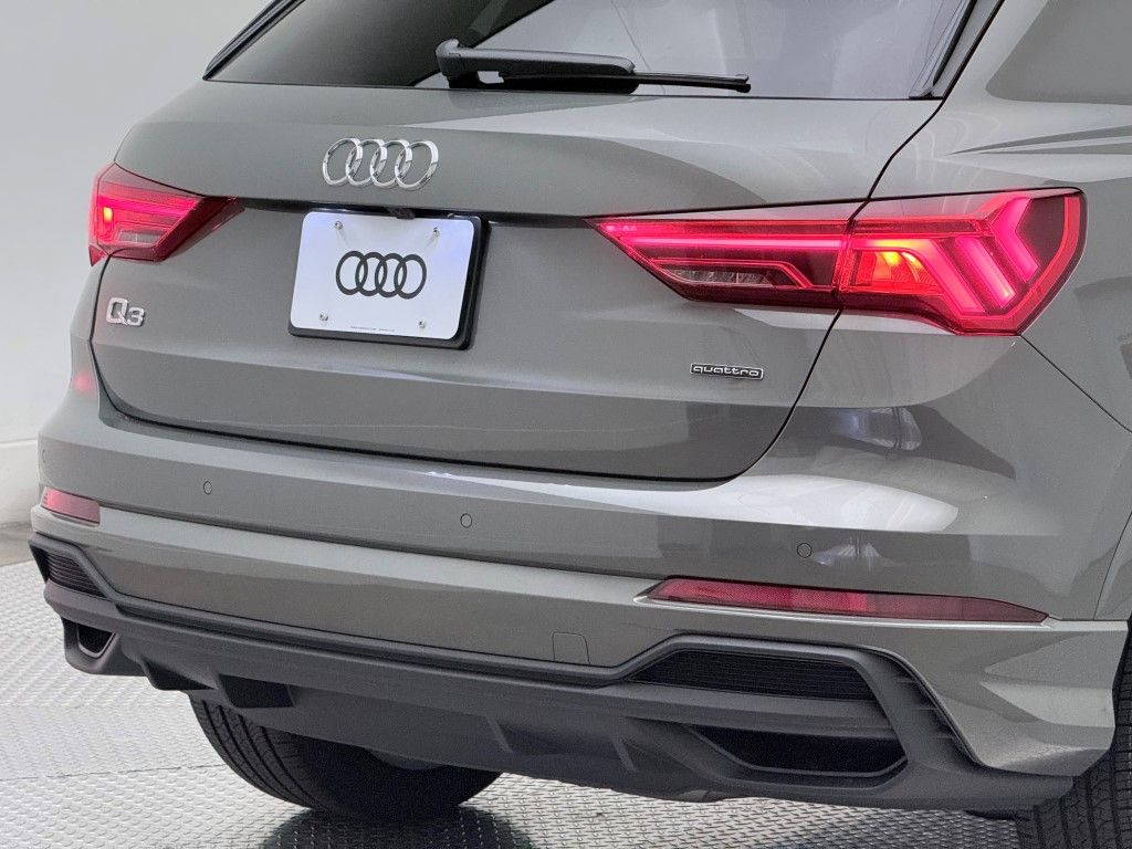 Thumbnail: 2025 Audi Q3 - 16