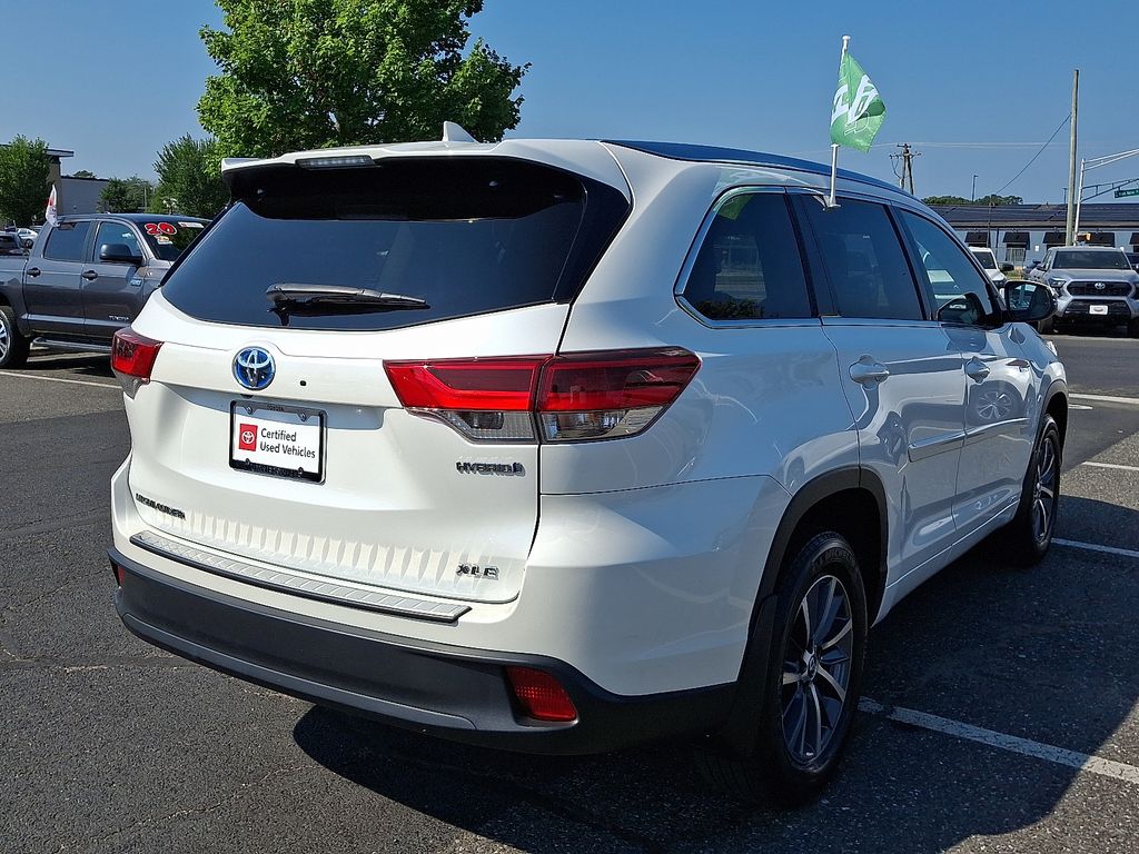 Thumbnail: 2017 Toyota Highlander - 6