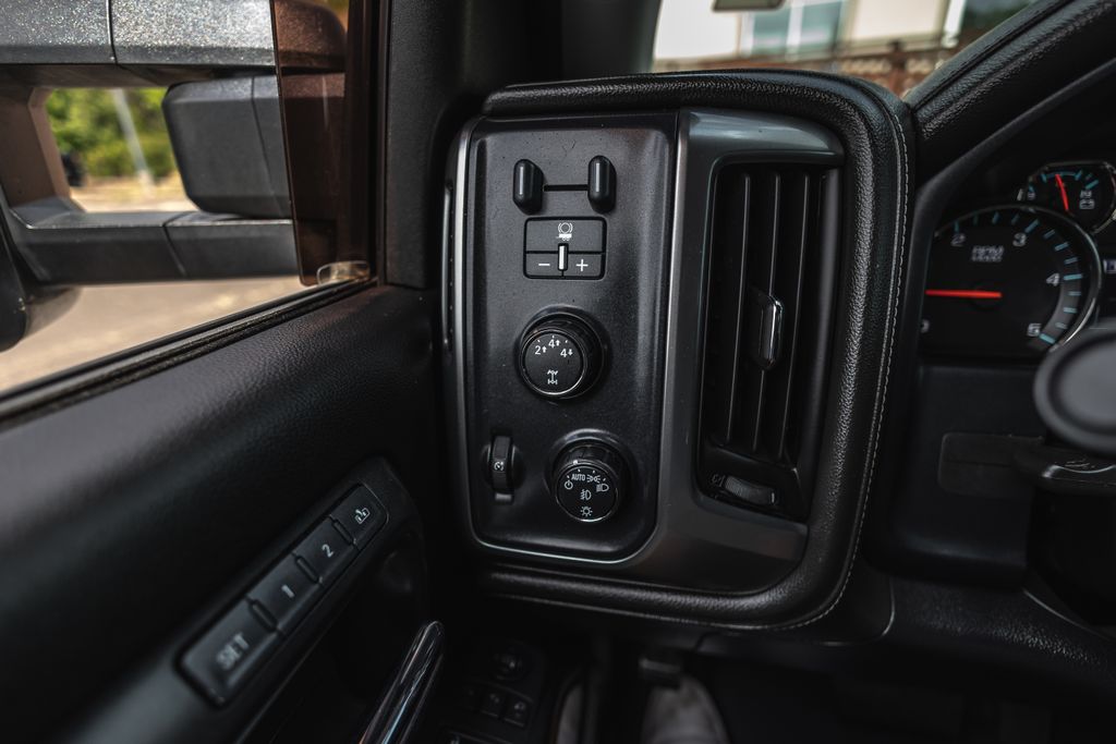 2015 Chevrolet Silverado 2500HD Built After Aug 14 LTZ thumbnail 21