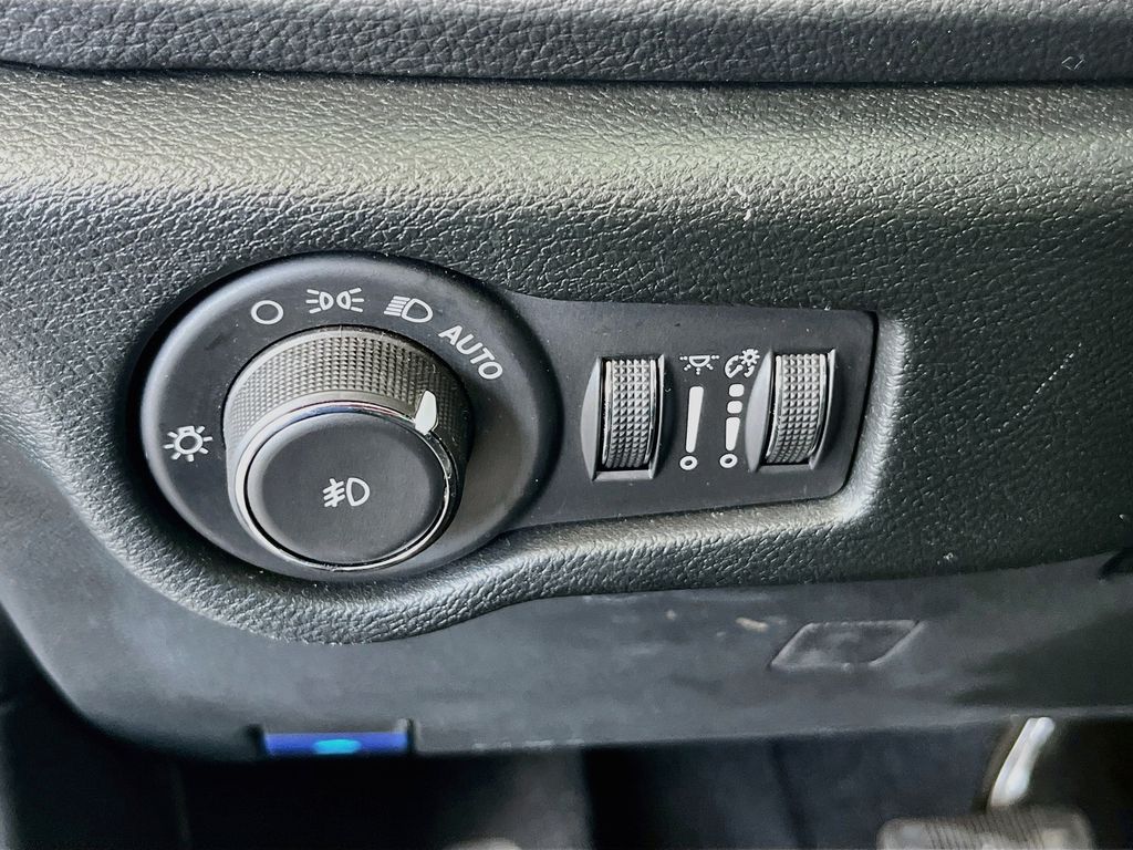 Used 2026 Black Chrysler Limited image 10