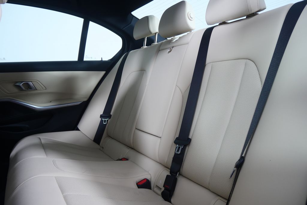 Thumbnail: 2025 BMW 3 Series - 16