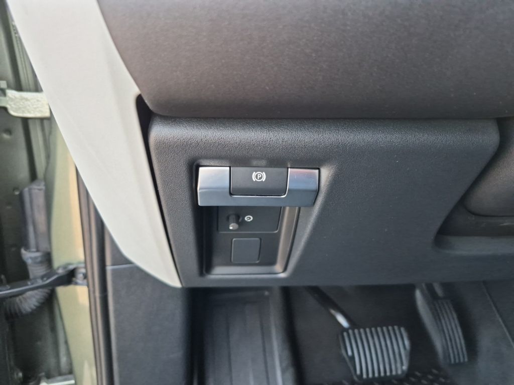 Used Car 2024 Land Rover Defender 130  X-dynamic Se For Sale Under $60,000 In Austin, Texas