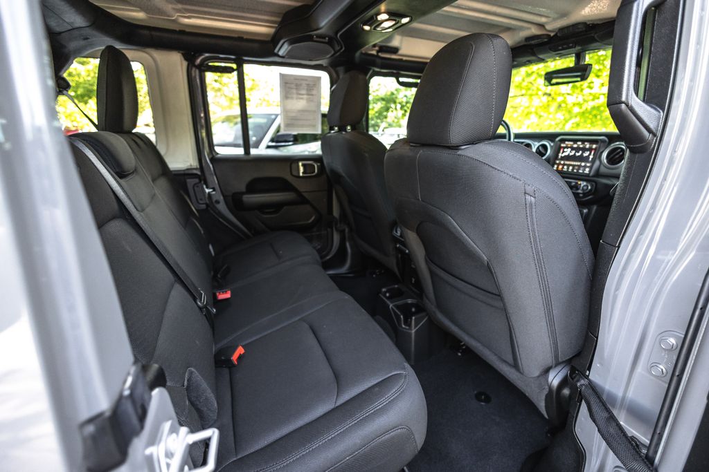 2021 Jeep Wrangler Unlimited Unlimited Sahara thumbnail 27