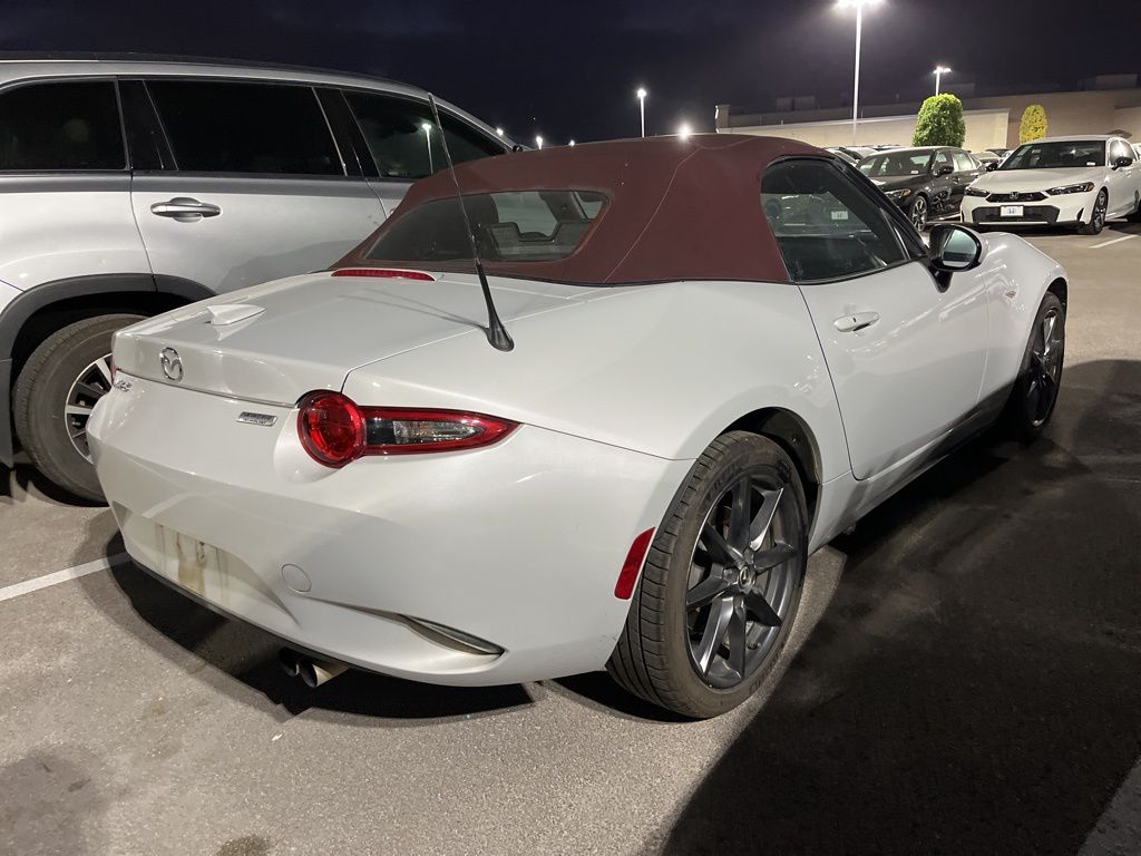 Thumbnail: 2018 Mazda MX-5 Miata - 3