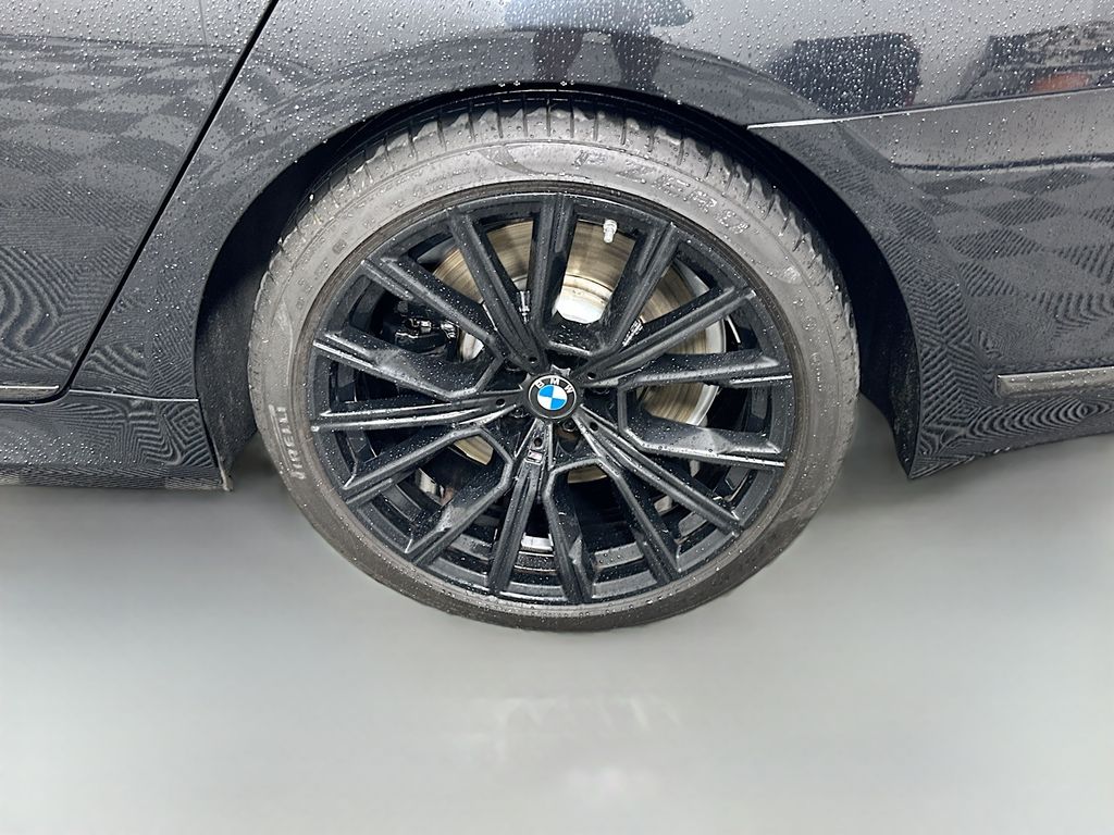 Thumbnail: 2022 BMW 7 Series - 32