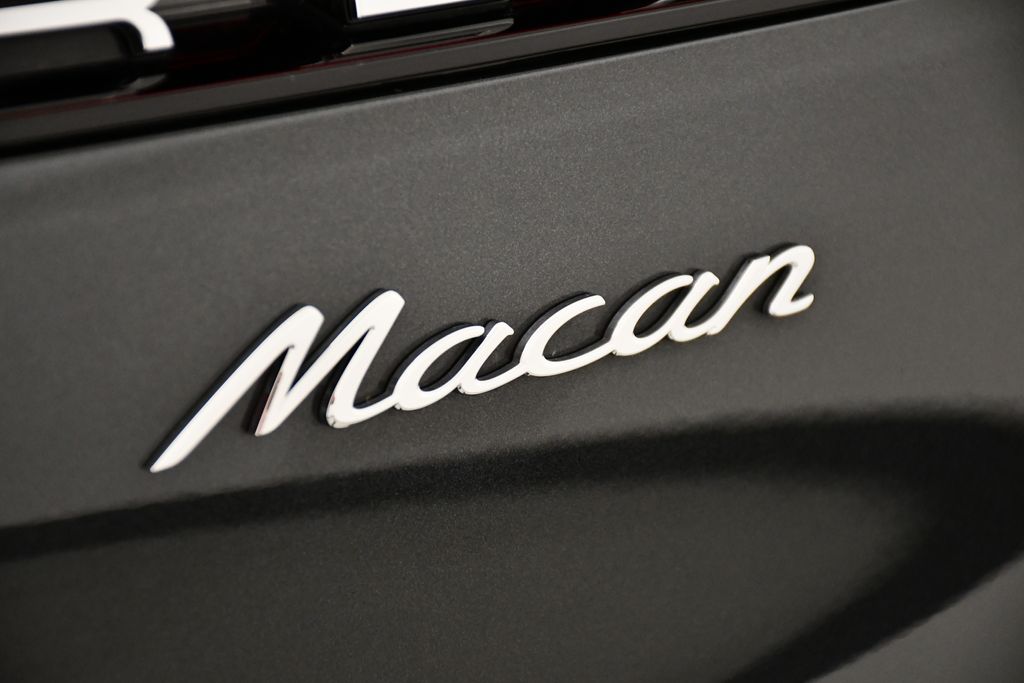 2025 Porsche Macan  11