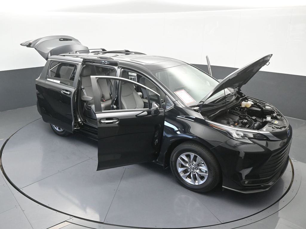 Used 2025 Midnight Black Metallic Toyota XLE image 74