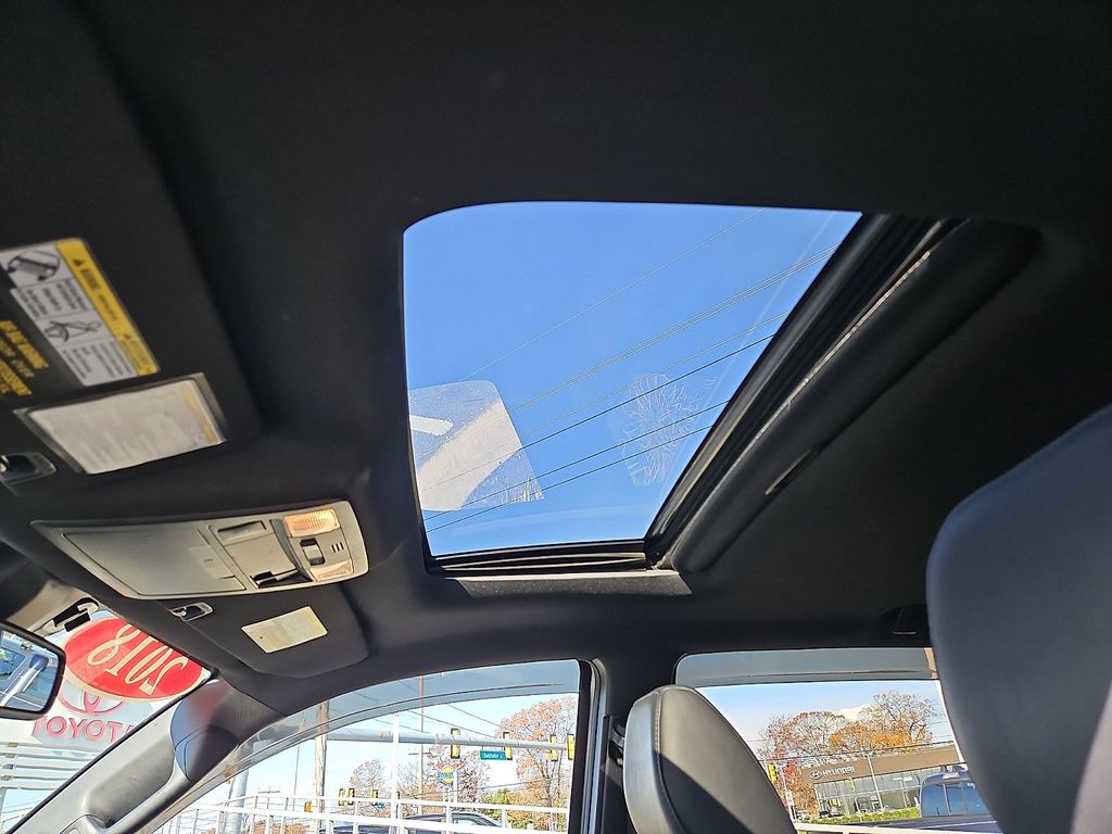 Thumbnail: 2018 Toyota Tacoma - 15