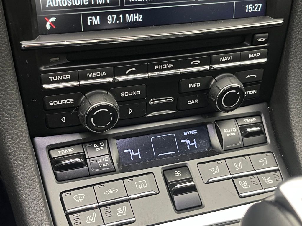 Thumbnail: 2015 Porsche 911 - 19