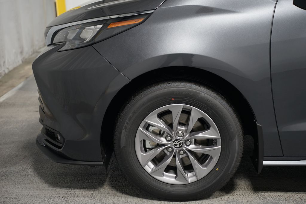 2025 Toyota Sienna XLE 5