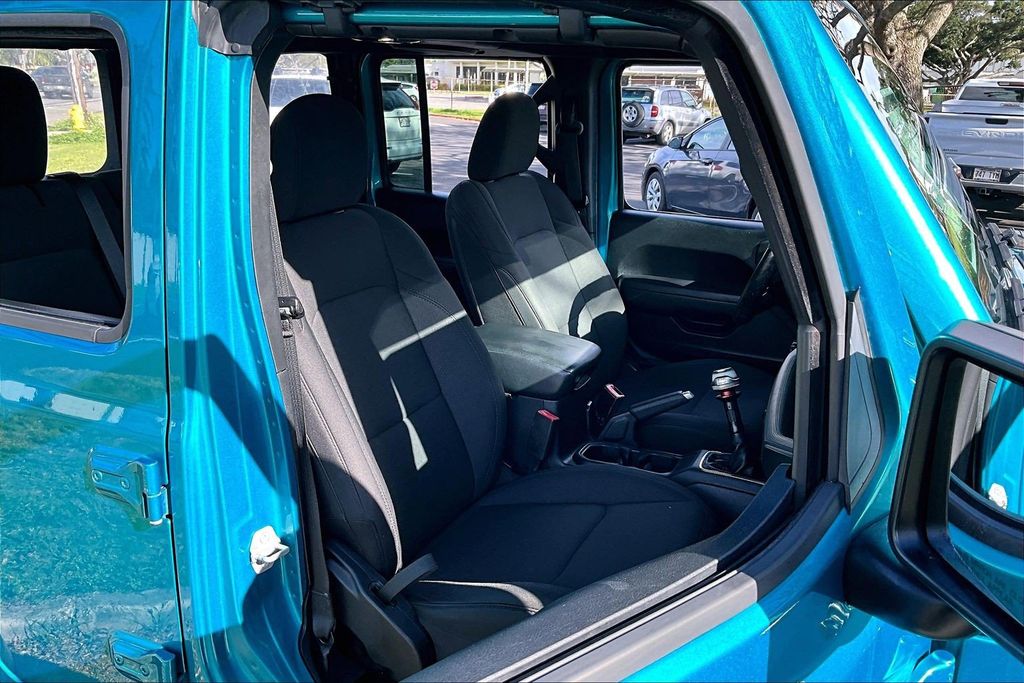 Used 2020 Teal Jeep Unlimited Sport image 7