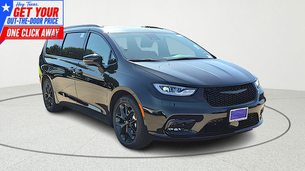 2026 Chrysler Pacifica Limited's photo