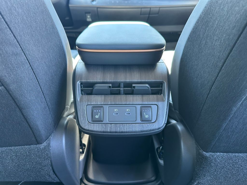 2025 Nissan Ariya PLATINUM+ e-4ORCE