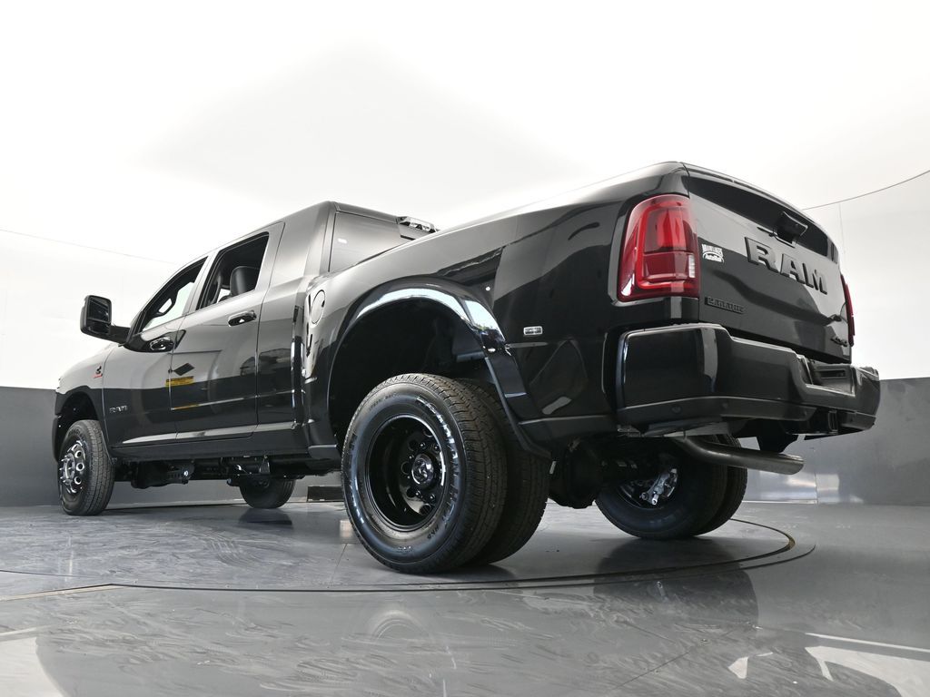 New 2026 Diamond Black Crystal Pearlcoat Ram Laramie image 65