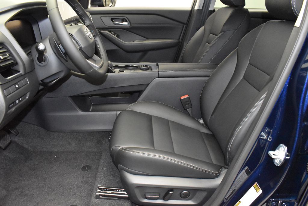 Thumbnail: 2025 Nissan Rogue - 12