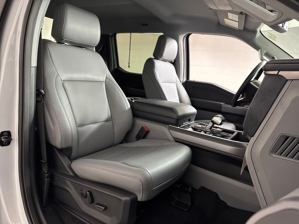 2025 Ford F-150 Lightning photo 17
