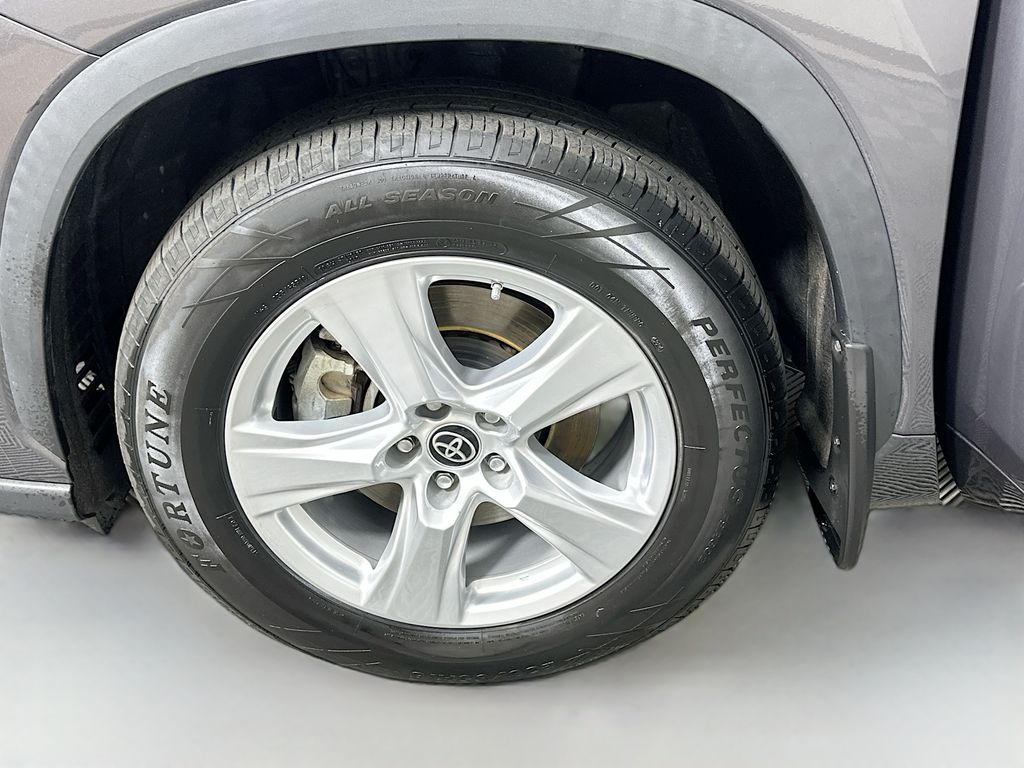 Thumbnail: 2023 Toyota Highlander - 31