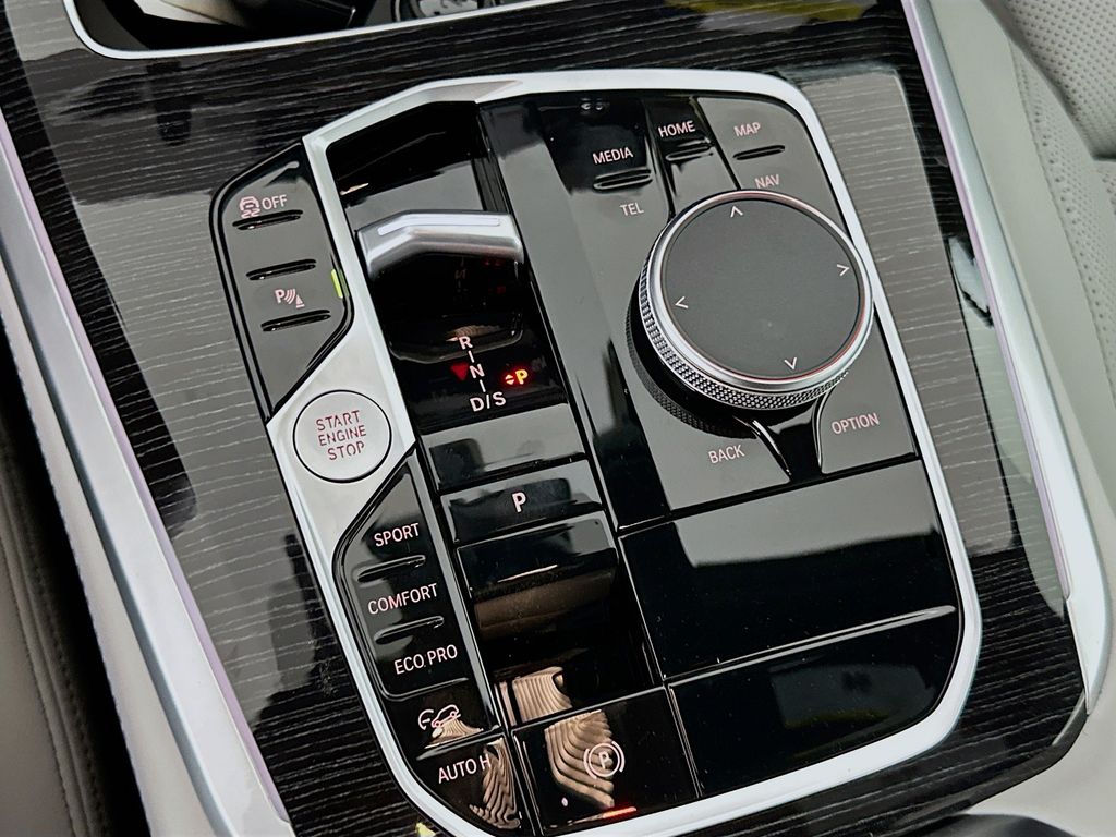 Thumbnail: 2026 BMW X5 - 15