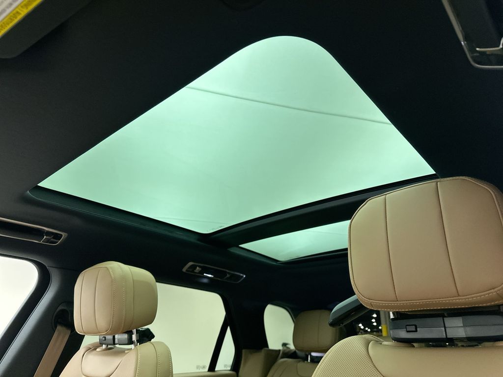 Thumbnail: 2026 Land Rover Range Rover Sport - 9