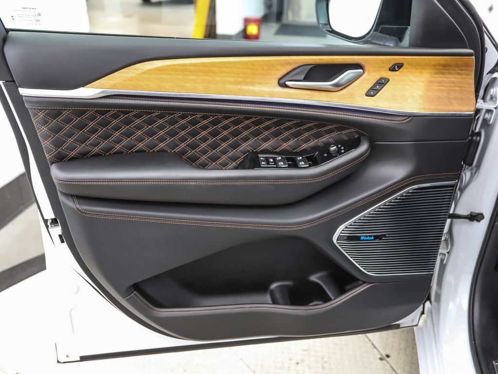 Thumbnail: 2023 Jeep Grand Cherokee L - 9