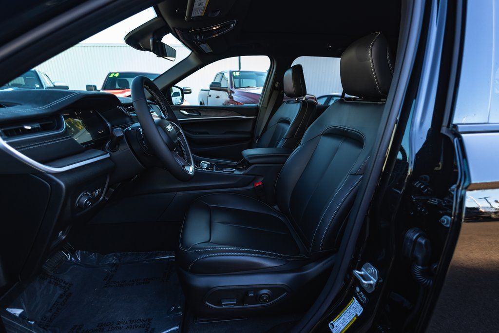 2025 Jeep Grand Cherokee Limited thumbnail 19